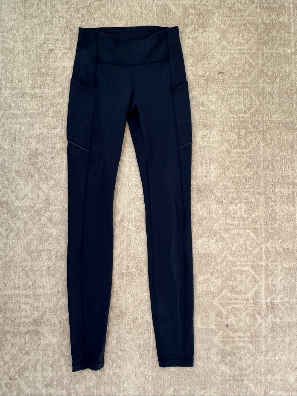 lululemon Size 2 Running Leggings Side Pockets Reflective Detail